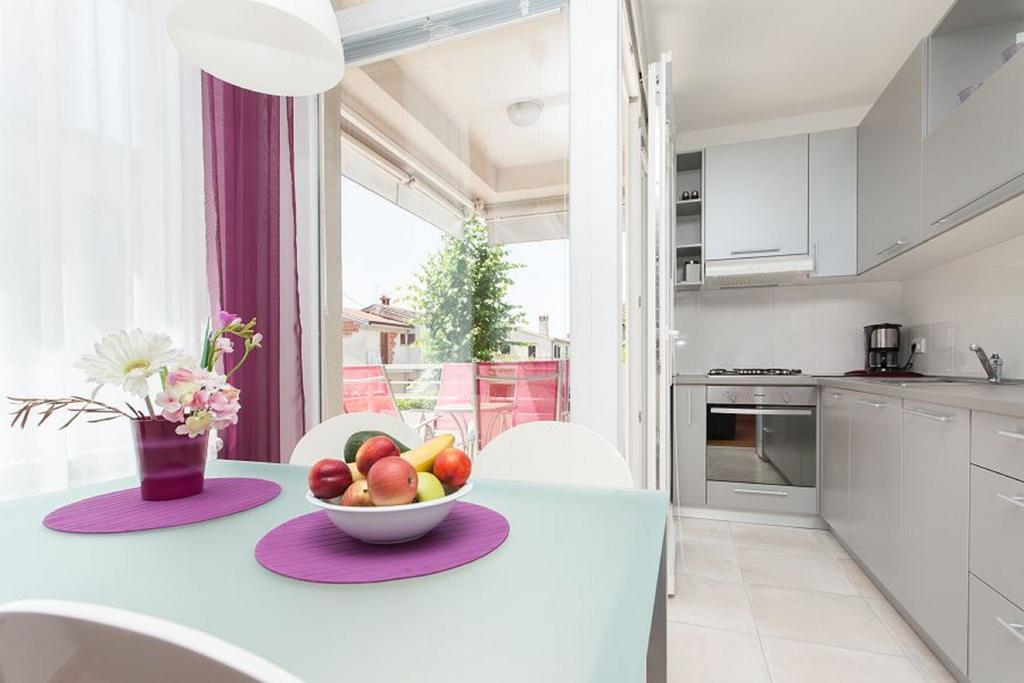 Kuvi Apartments Ровин Стая снимка