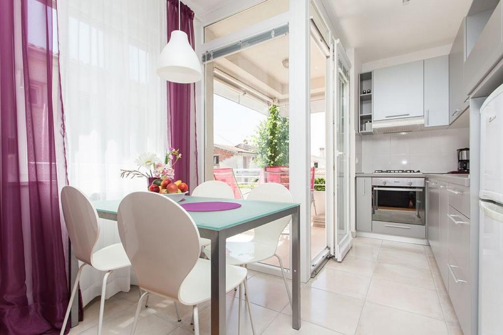 Kuvi Apartments Ровин Стая снимка