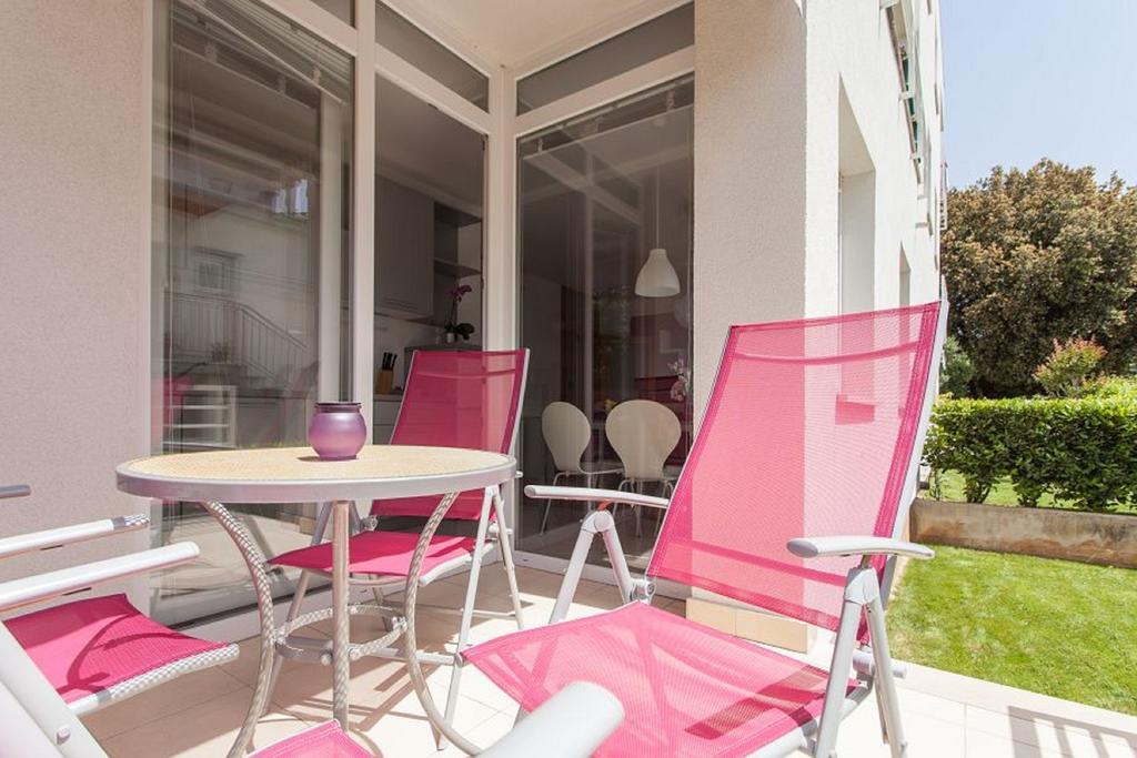 Kuvi Apartments Ровин Стая снимка