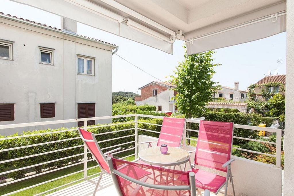 Kuvi Apartments Ровин Стая снимка