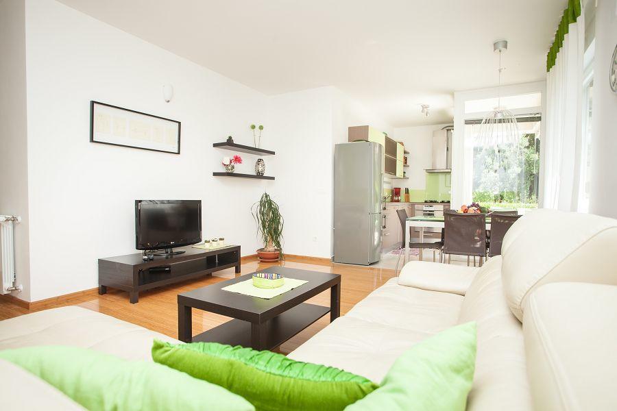 Kuvi Apartments Ровин Екстериор снимка
