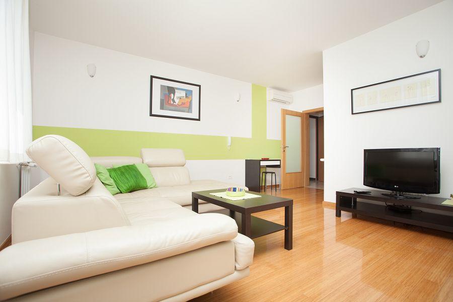 Kuvi Apartments Ровин Екстериор снимка