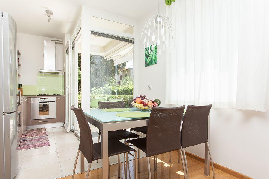 Kuvi Apartments Ровин Екстериор снимка