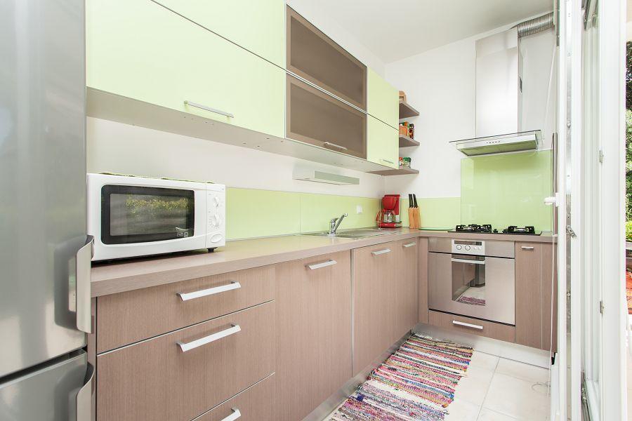 Kuvi Apartments Ровин Екстериор снимка