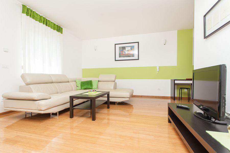 Kuvi Apartments Ровин Екстериор снимка
